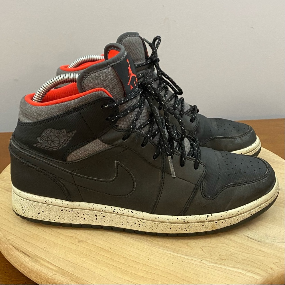 Air Jordan 1 Mid Holiday Black Grey Infrared Men’s Size 8 811124-035 Authentic